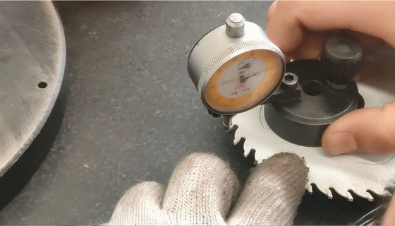 Máquina de moagem de serras de torso de alta precisão
